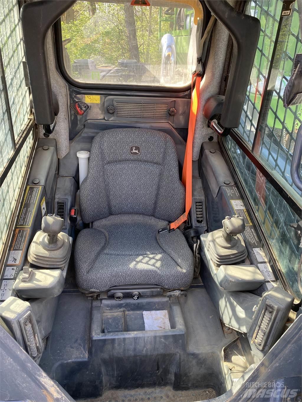 John Deere 325G スキッドステアローダー