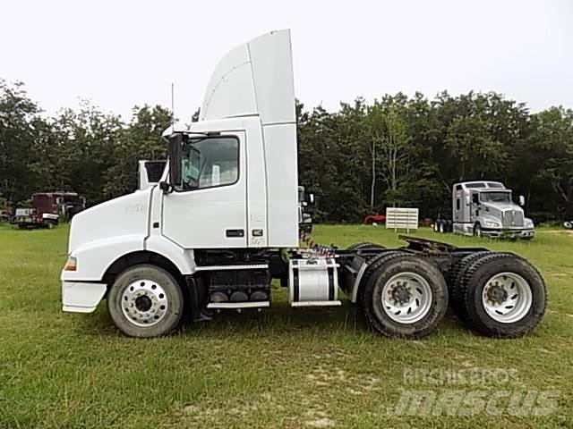 Volvo VNM キャブ付きシャーシ