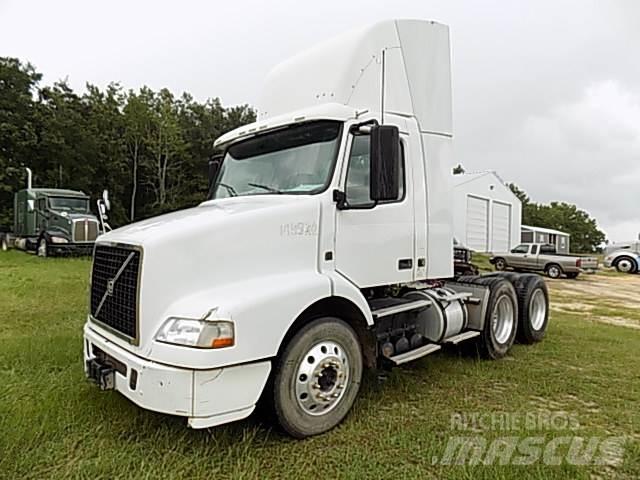 Volvo VNM キャブ付きシャーシ