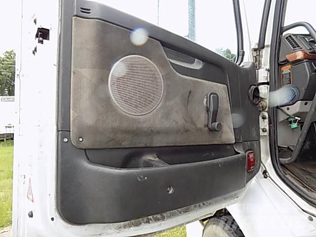 Volvo VNM キャブ付きシャーシ