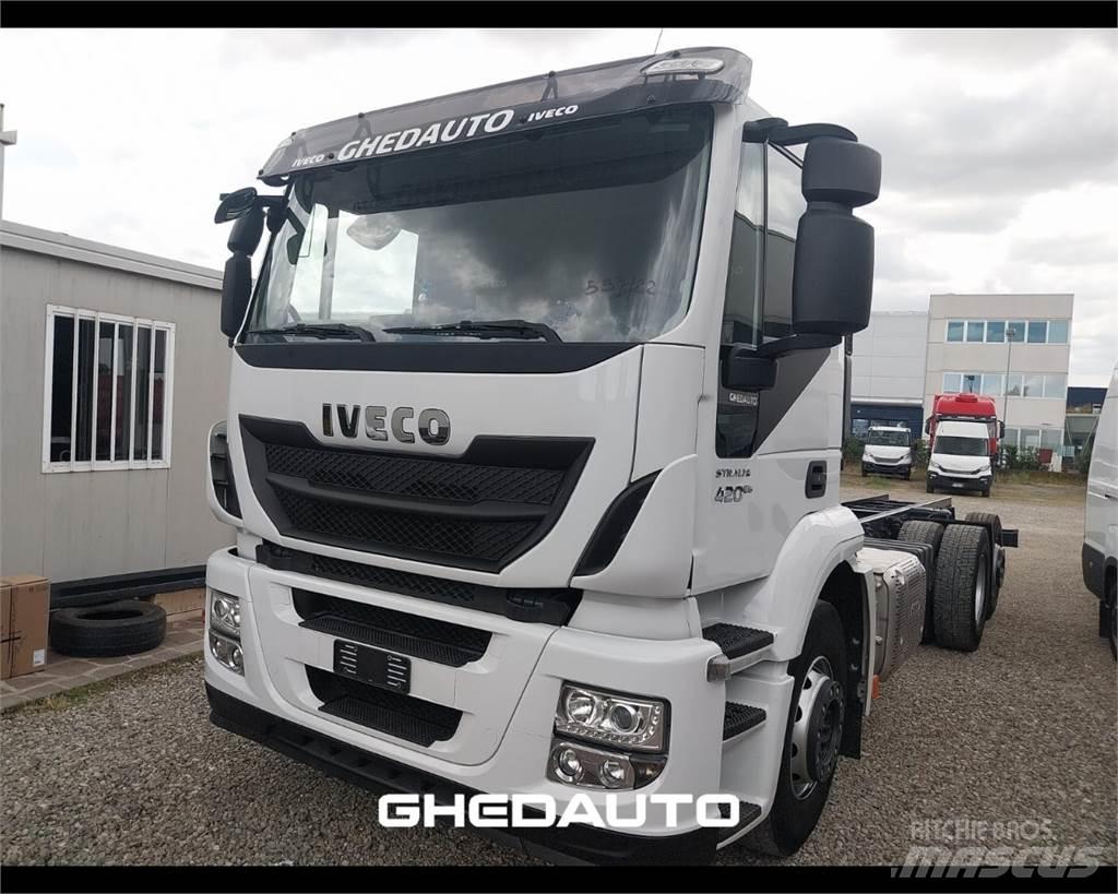 Iveco AT260S40Y/PS ボックスボディー、ウイング、箱車