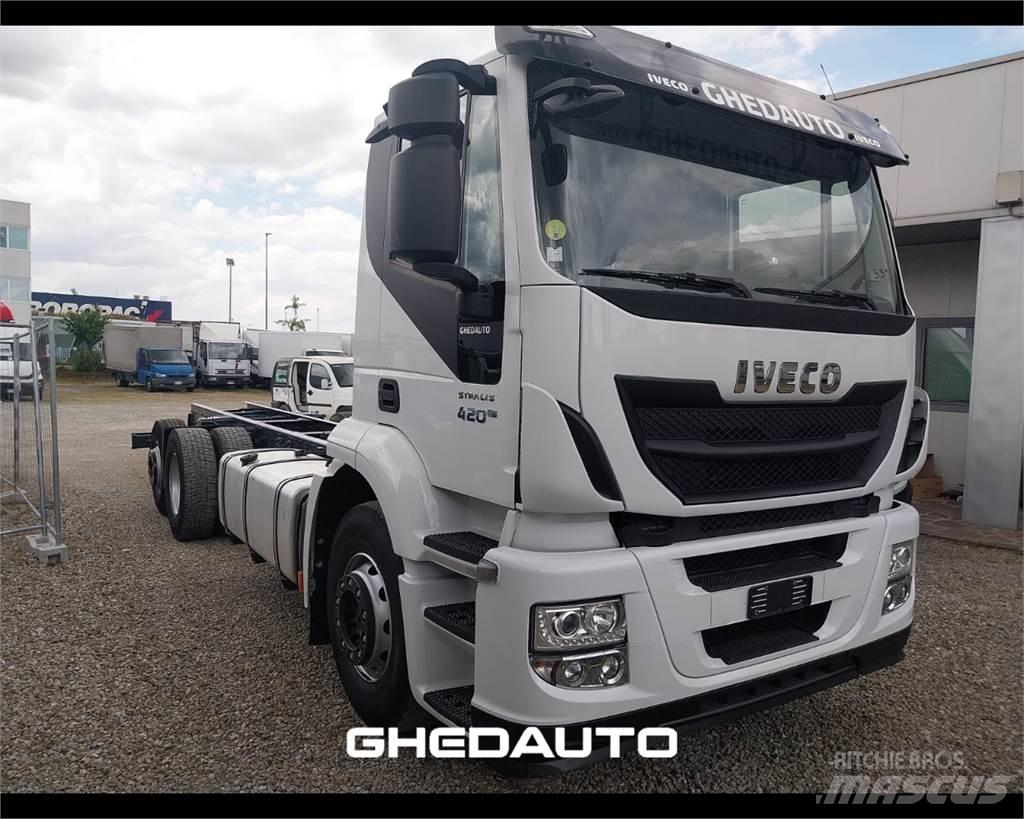 Iveco AT260S40Y/PS ボックスボディー、ウイング、箱車