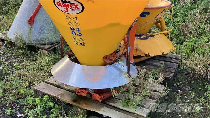 Agrex 300 砂と塩撒き専用車