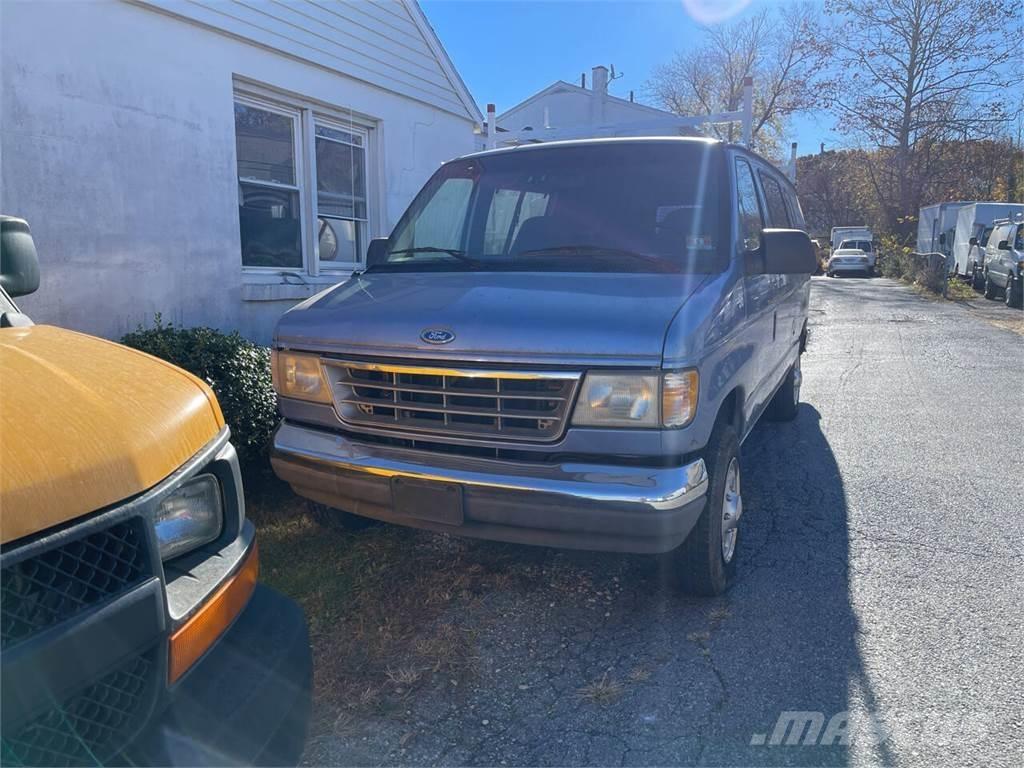 Ford E-250 パネルバン