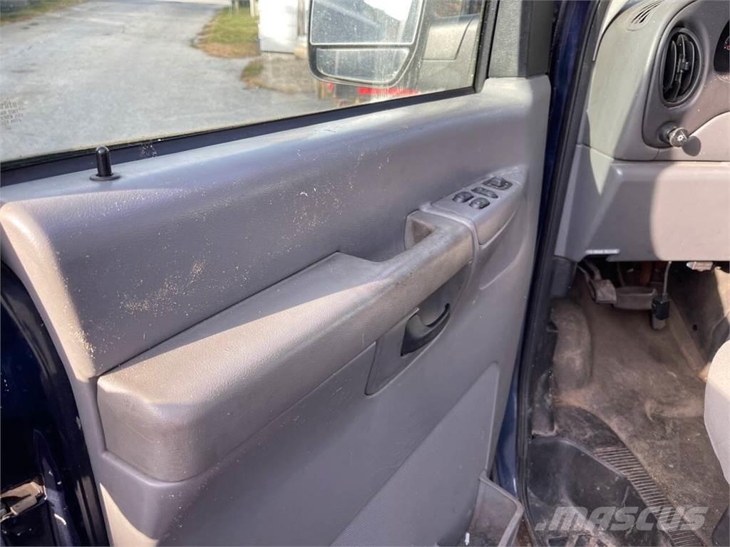 Ford E-Series パネルバン
