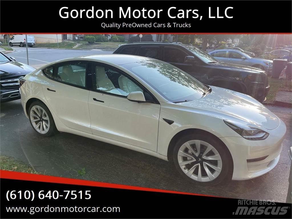Tesla Model 3 自動車