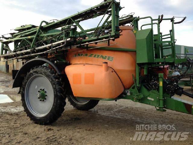 Amazone UX 4200 牽引型スプレイヤー