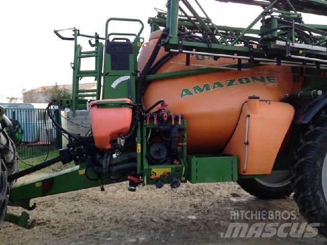Amazone UX 4200 牽引型スプレイヤー