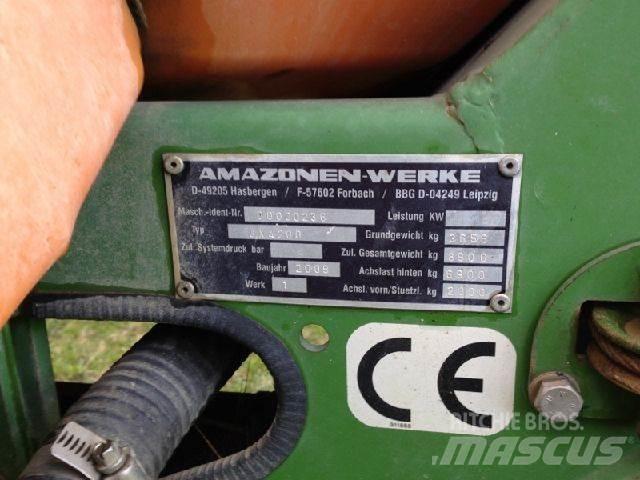 Amazone UX 4200 牽引型スプレイヤー