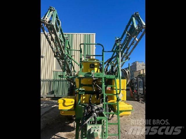 John Deere 824 SE 牽引型スプレイヤー