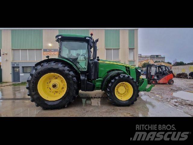 John Deere 8310R トラクター