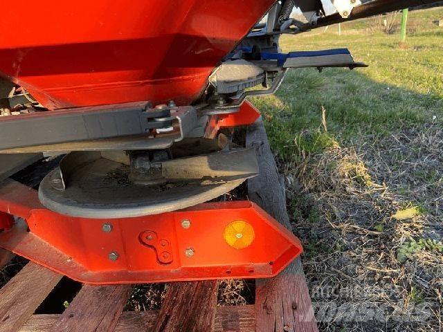 Kuhn AXIS 20.1W ミネラル散布機