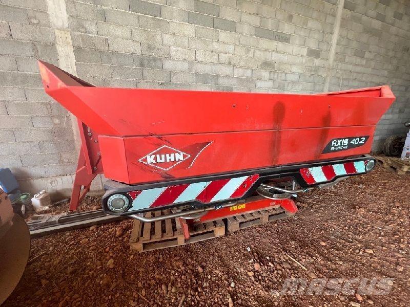 Kuhn AXIS 40.2 ミネラル散布機