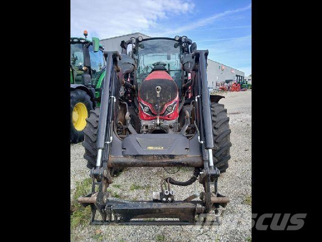 Valtra G115 トラクター
