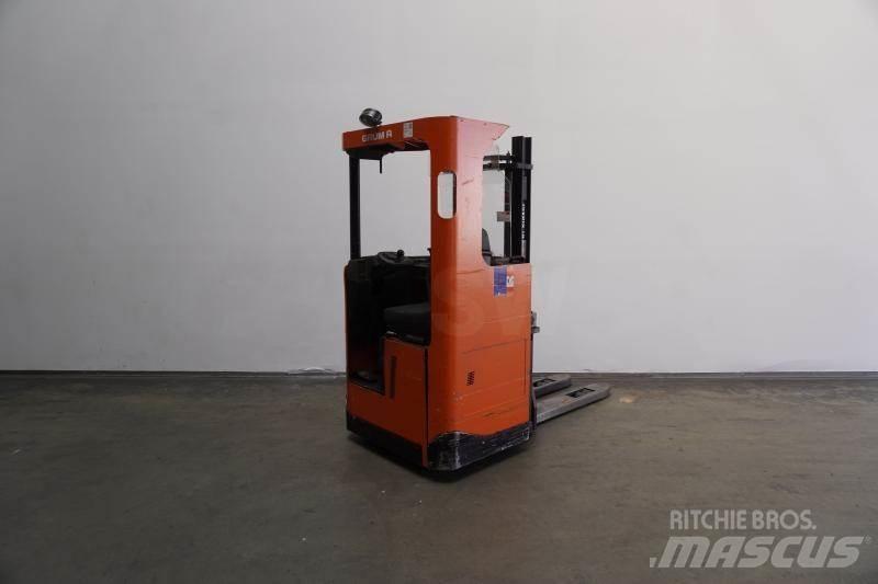 BT SRE135 自走式スタッカー