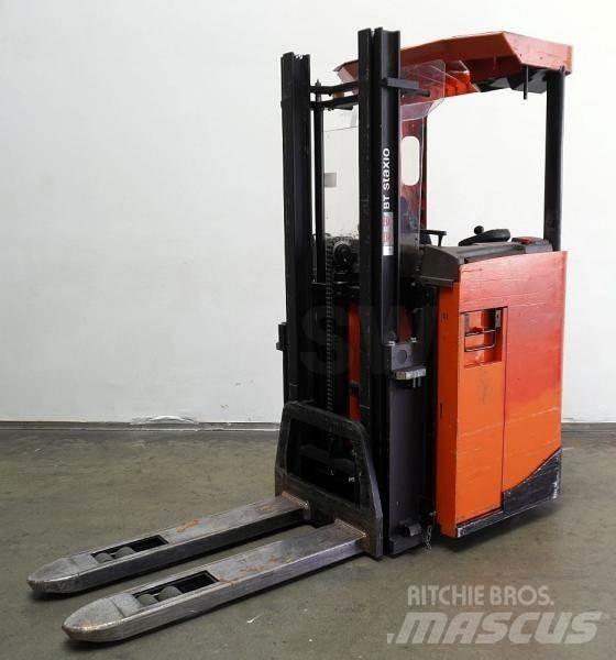 BT SRE135 自走式スタッカー