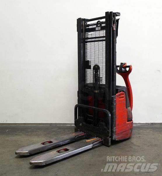 Linde L 10 379 自走式スタッカー