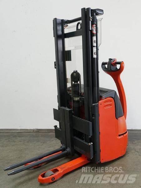 Linde L 10 379 自走式スタッカー