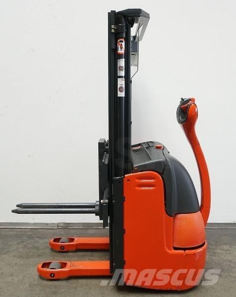 Linde L 10 379 自走式スタッカー