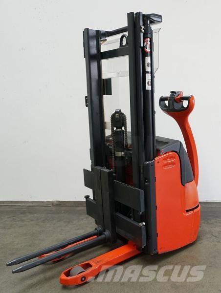 Linde L 10 379 自走式スタッカー