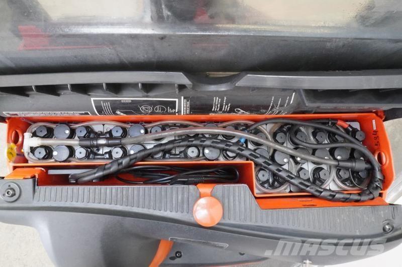 Linde L 12 379 自走式スタッカー