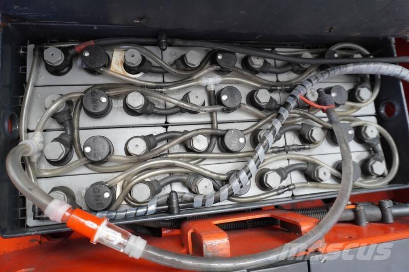 Linde L 14 372 自走式スタッカー