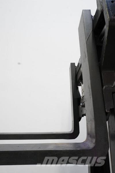 OM Xi 14 リーチフォークリフト