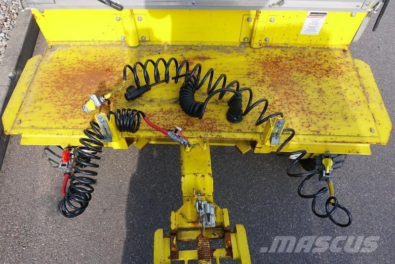 Pefra 4000 フラットベッド／ドロップサイドトレーラー