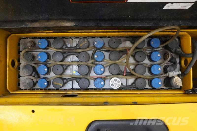 Yale MS12AC 自走式スタッカー