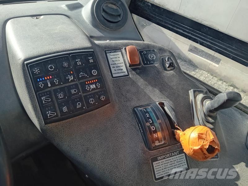 Bell B30D アーティキュレート式ダンプトラック