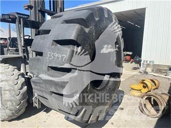 BKT 35/65X33 タイヤ、ホイル、リム