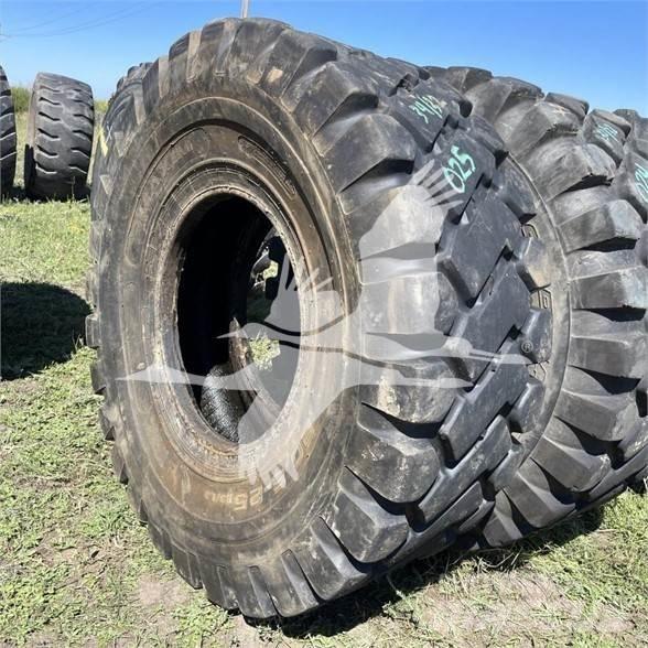 Maxim 20.5X25 タイヤ、ホイル、リム