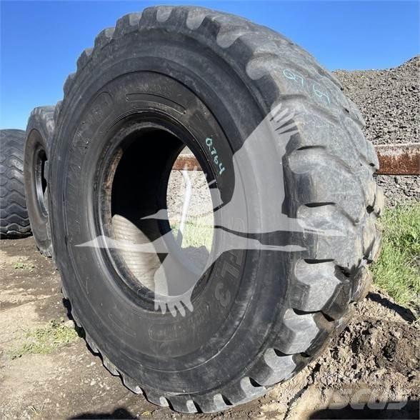Titan 20.5R25 タイヤ、ホイル、リム