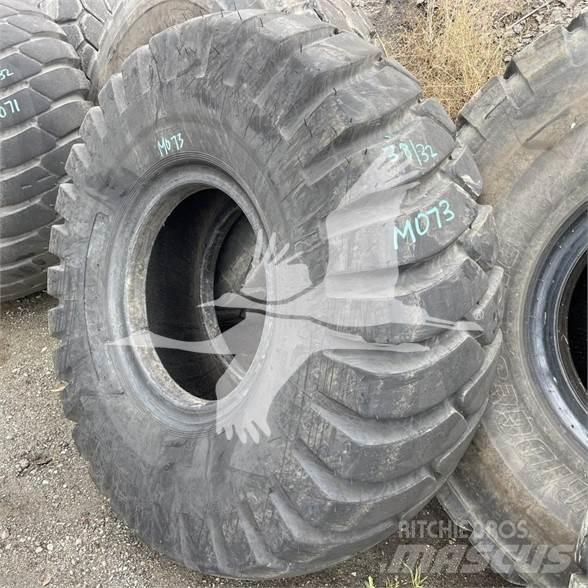 Titan 23.5x25 タイヤ、ホイル、リム