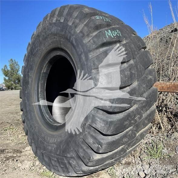 Titan 23.5x25 タイヤ、ホイル、リム