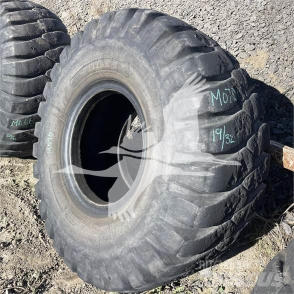 Titan 23.5x25 タイヤ、ホイル、リム