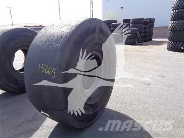 Titan 26.5x25 タイヤ、ホイル、リム