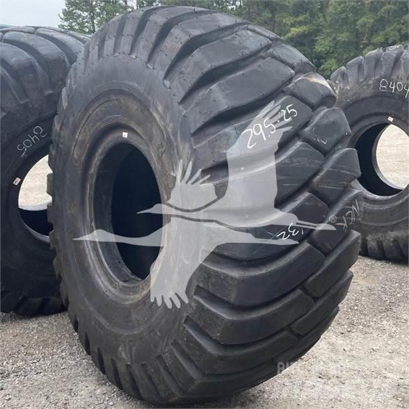 Titan 29.5x25 タイヤ、ホイル、リム
