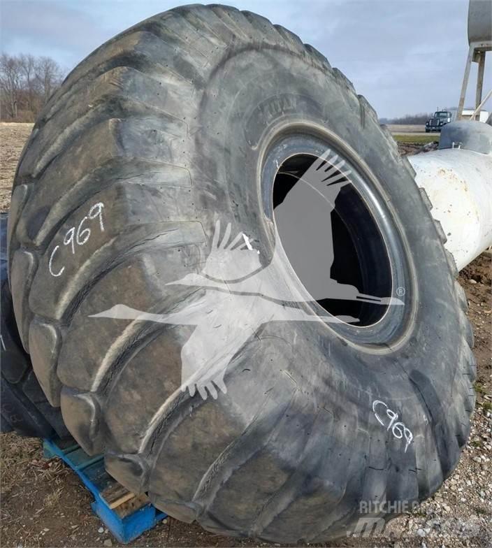 Titan 29.5x25 タイヤ、ホイル、リム