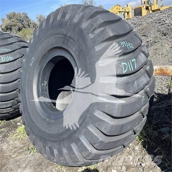 Titan 29.5x25 タイヤ、ホイル、リム