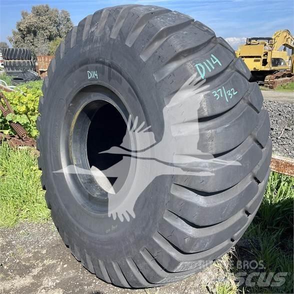 Titan 29.5x25 タイヤ、ホイル、リム