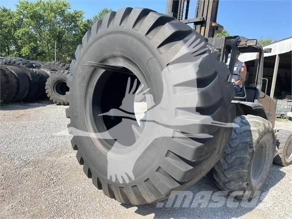 Titan 37.5X39 タイヤ、ホイル、リム