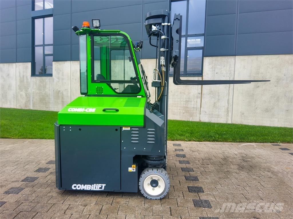 Combilift CBE 3000 全方向リーチ型フォークリフト