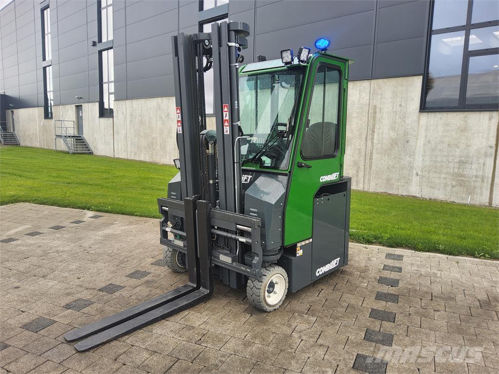 Combilift CBE 3000 全方向リーチ型フォークリフト