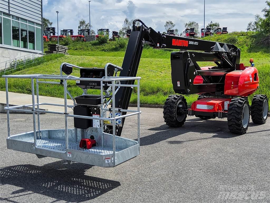 Manitou 200 ATJ ブームリフト　屈伸型