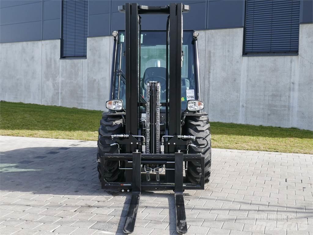 Manitou MC 25-4 ラフターテレントラック