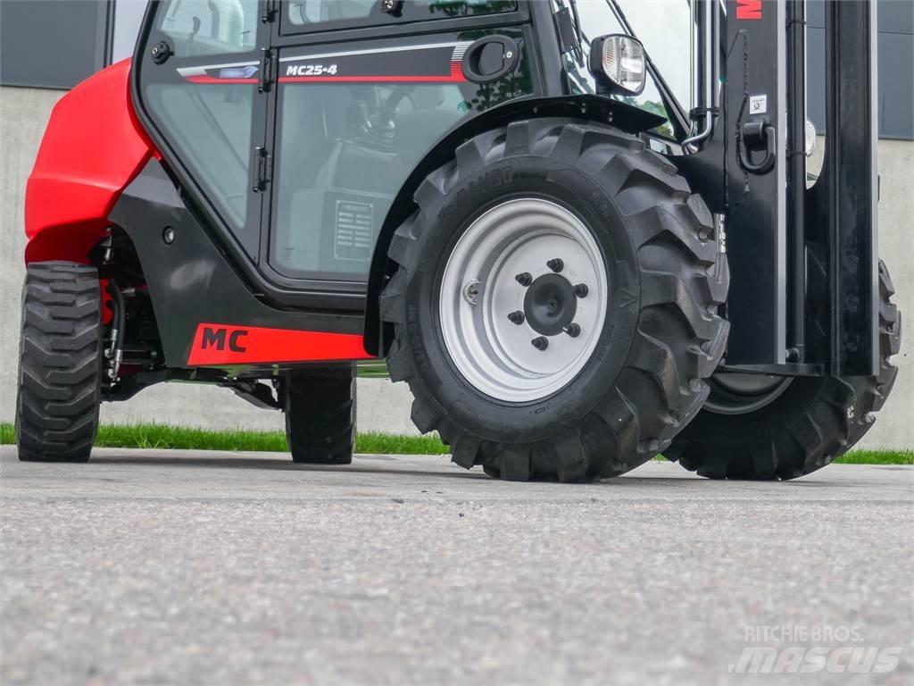 Manitou MC 25-4 ラフターテレントラック