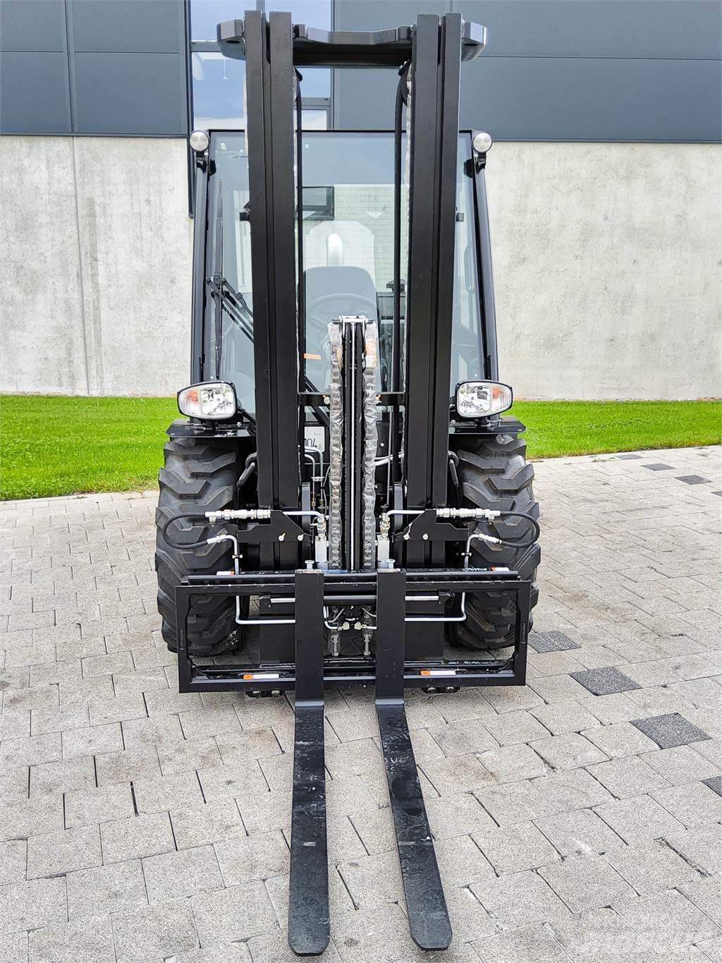 Manitou MC 25-4 ラフターテレントラック