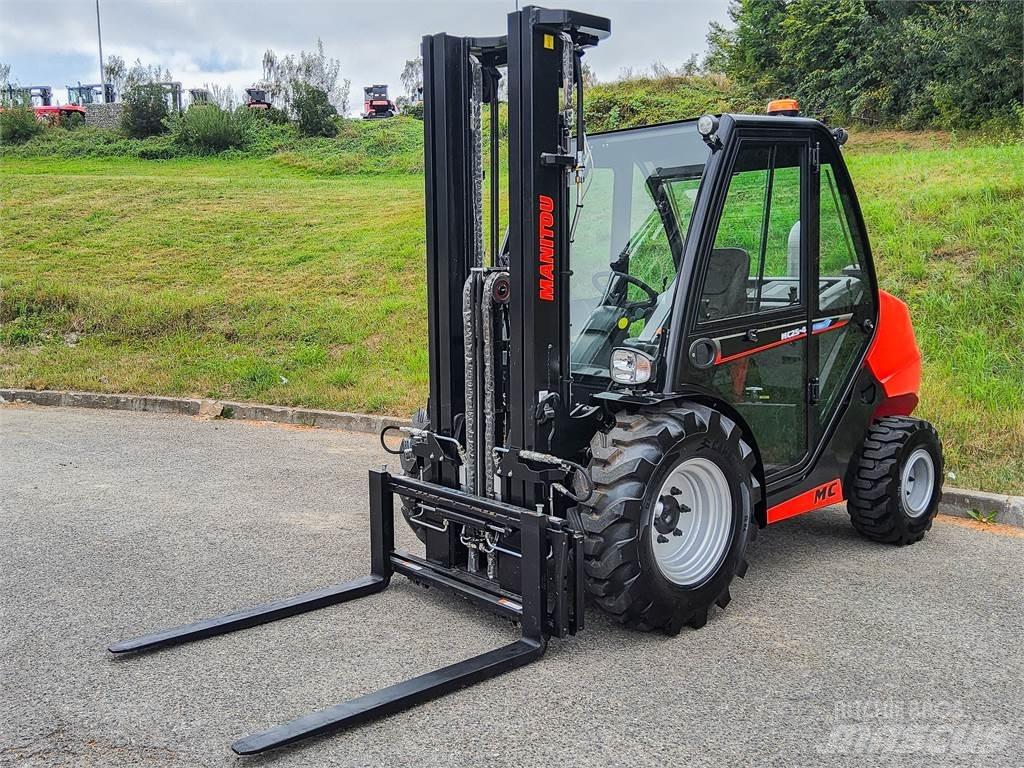 Manitou MC 25-4 ラフターテレントラック