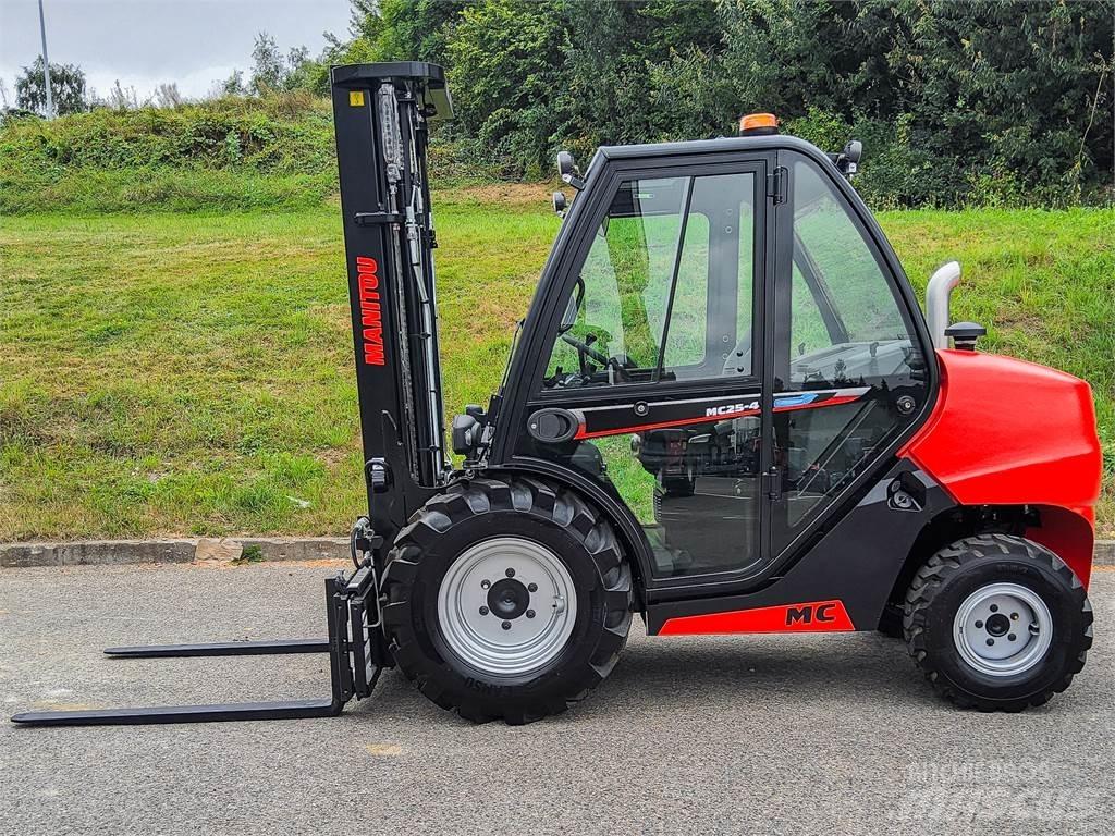 Manitou MC 25-4 ラフターテレントラック